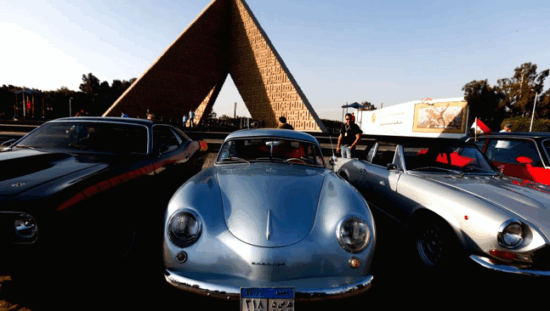 Classic-car-parade-Cairo