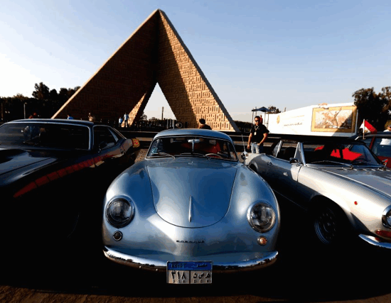 Classic-car-parade-Cairo