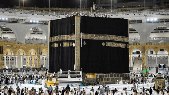 Kiswa-replacement-Kaaba
