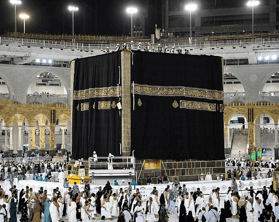 Kiswa-replacement-Kaaba