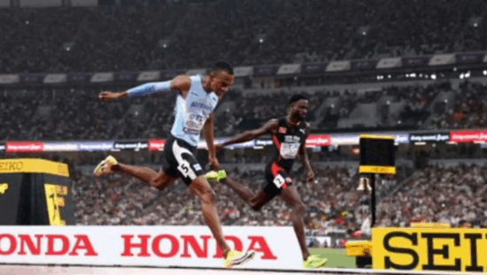 Collen-Kebinatshipi-wins-400m-gold-World-Athletics-Championships