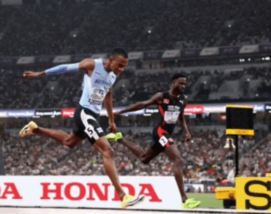 Collen-Kebinatshipi-wins-400m-gold-World-Athletics-Championships