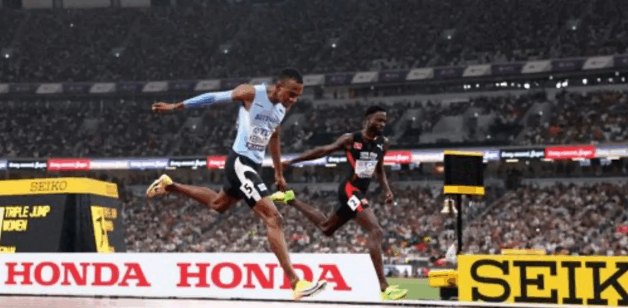 Collen-Kebinatshipi-wins-400m-gold-World-Athletics-Championships