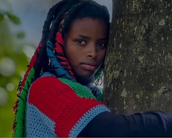 Kenyan-woman-hug-a-tree