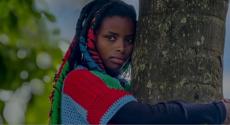 Kenyan-woman-hug-a-tree